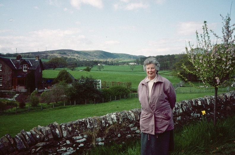 Scotland - Walk near Kirton House Cardross May 1996.jpg